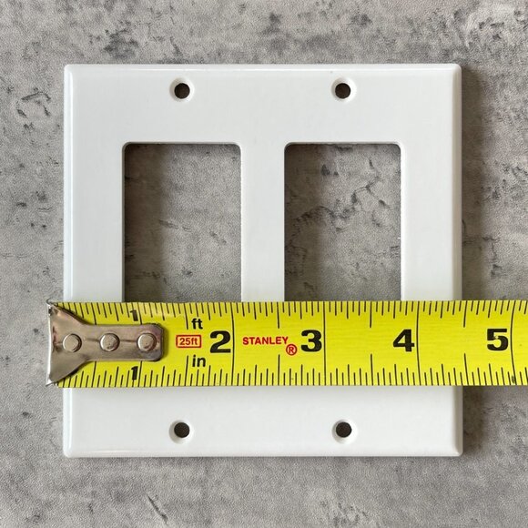 Pack of 4 Leviton 2-Gang GFCI Outlet Cover Plates - Picture 13 of 14